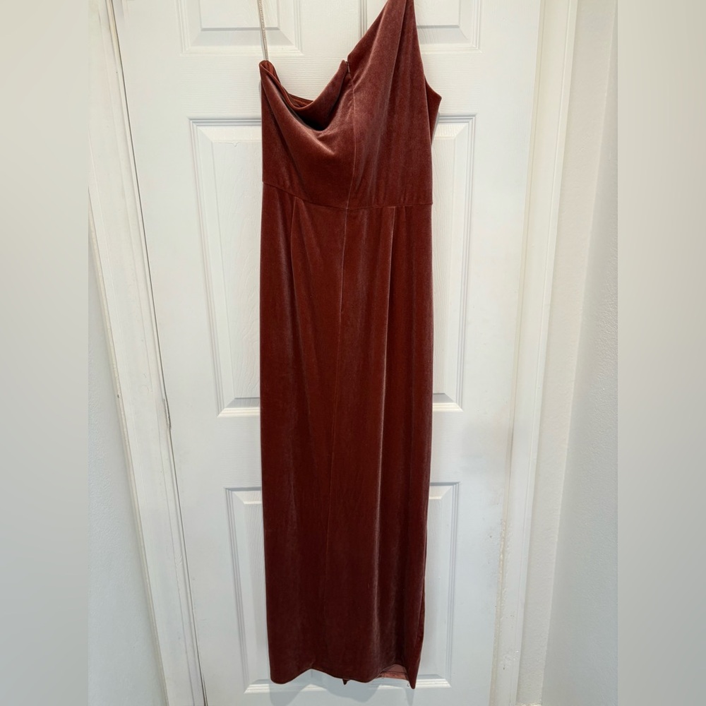 Jenny Yoo Giavonna One-Shoulder Stretch Velvet Gown - Picture 4 of 5